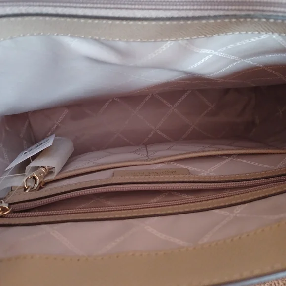 🤩👜Michael Kors EW Voyager Tote👜🤩 - Picture 7 of 16